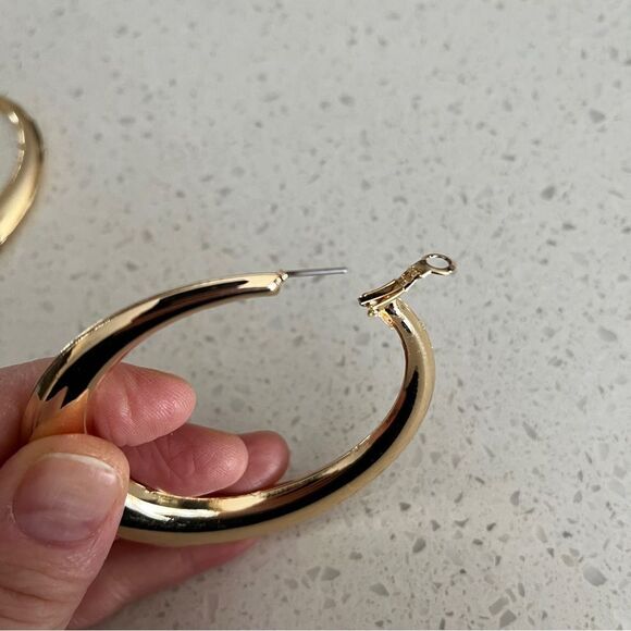 Minimalist Gold Hoop Earrings - Picture 7 of 11